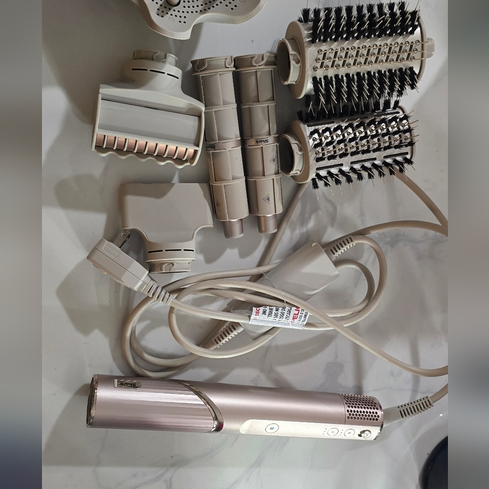 Flexstyle Air Styling & Drying System with Frizz Fighter Finishing Tool